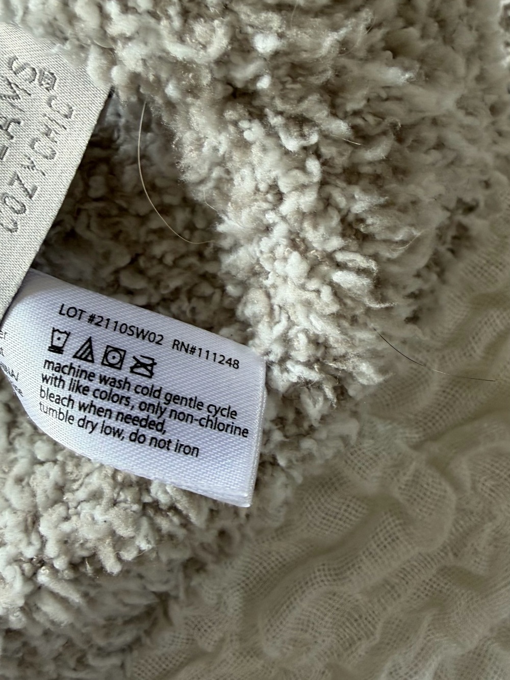 Barefoot Dreams CozyChic Wrap Pewter Pockets OS - Picture 5 of 9